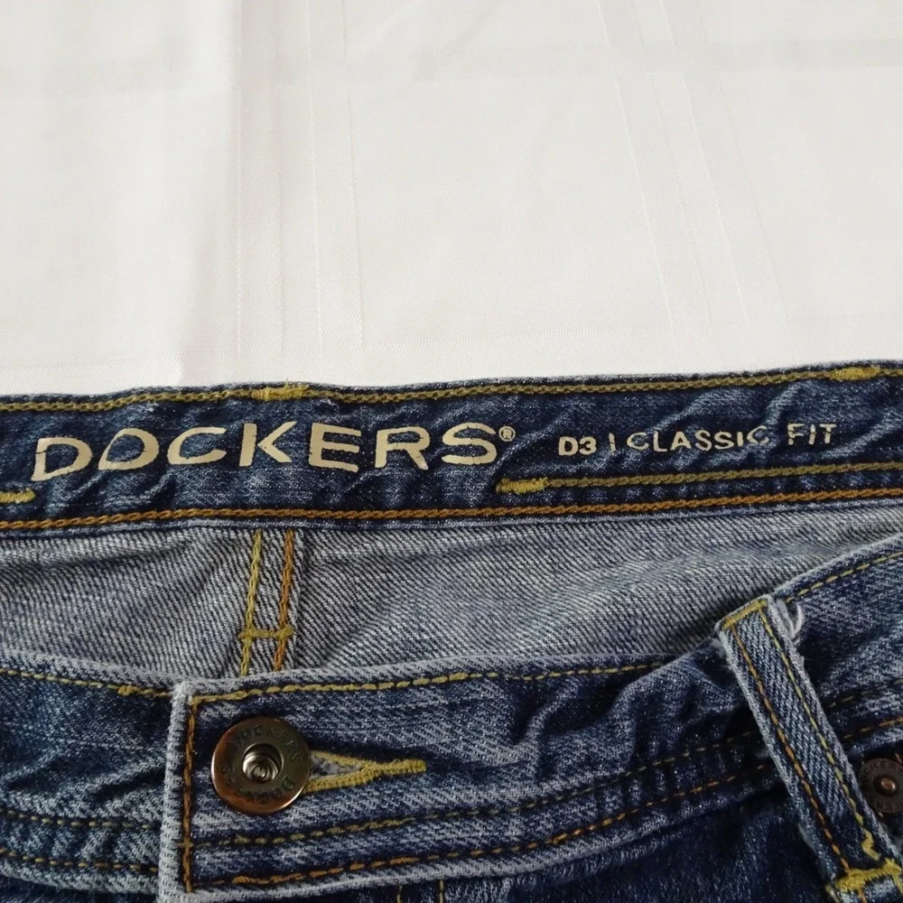 Dockers Jeans. Men's 40x32. Classic Fit Straight Leg Blue Denim Jeans